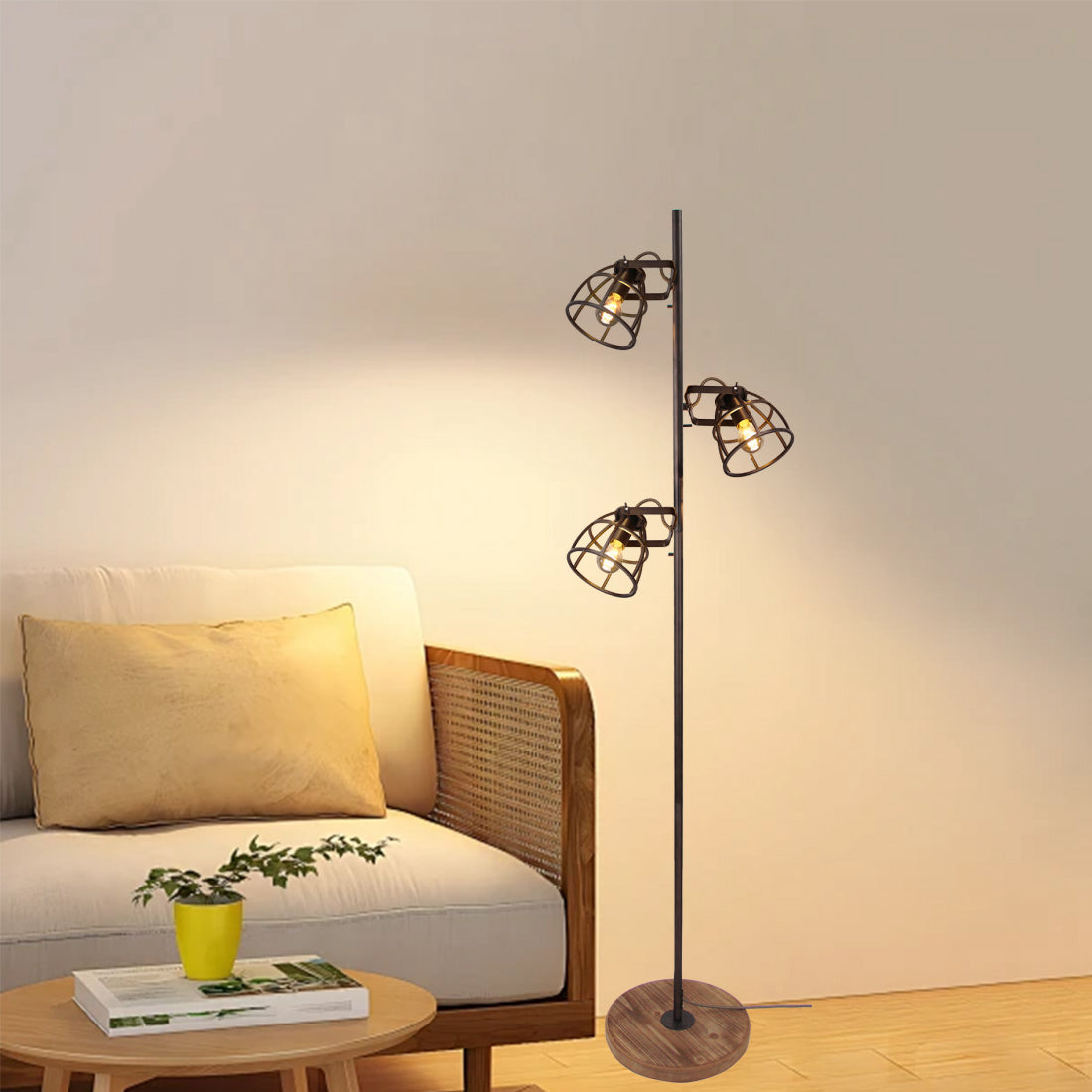 Chericoni Aperto vloerlamp 3-lichts geplaatst in een industrieel interieur, die gerichte en sfeervolle verlichting biedt.