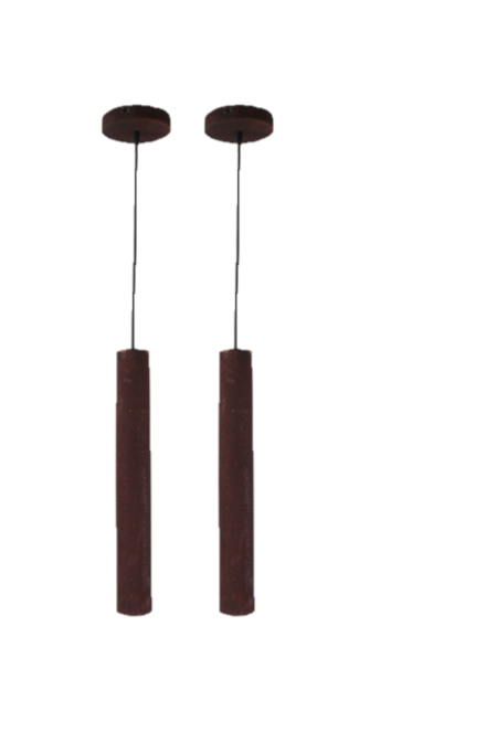 De Chericoni Tubo Hanglamp in roestkleur, hangend aan een plafond. De lamp heeft een cilindervormige kap met een industriële uitstraling.