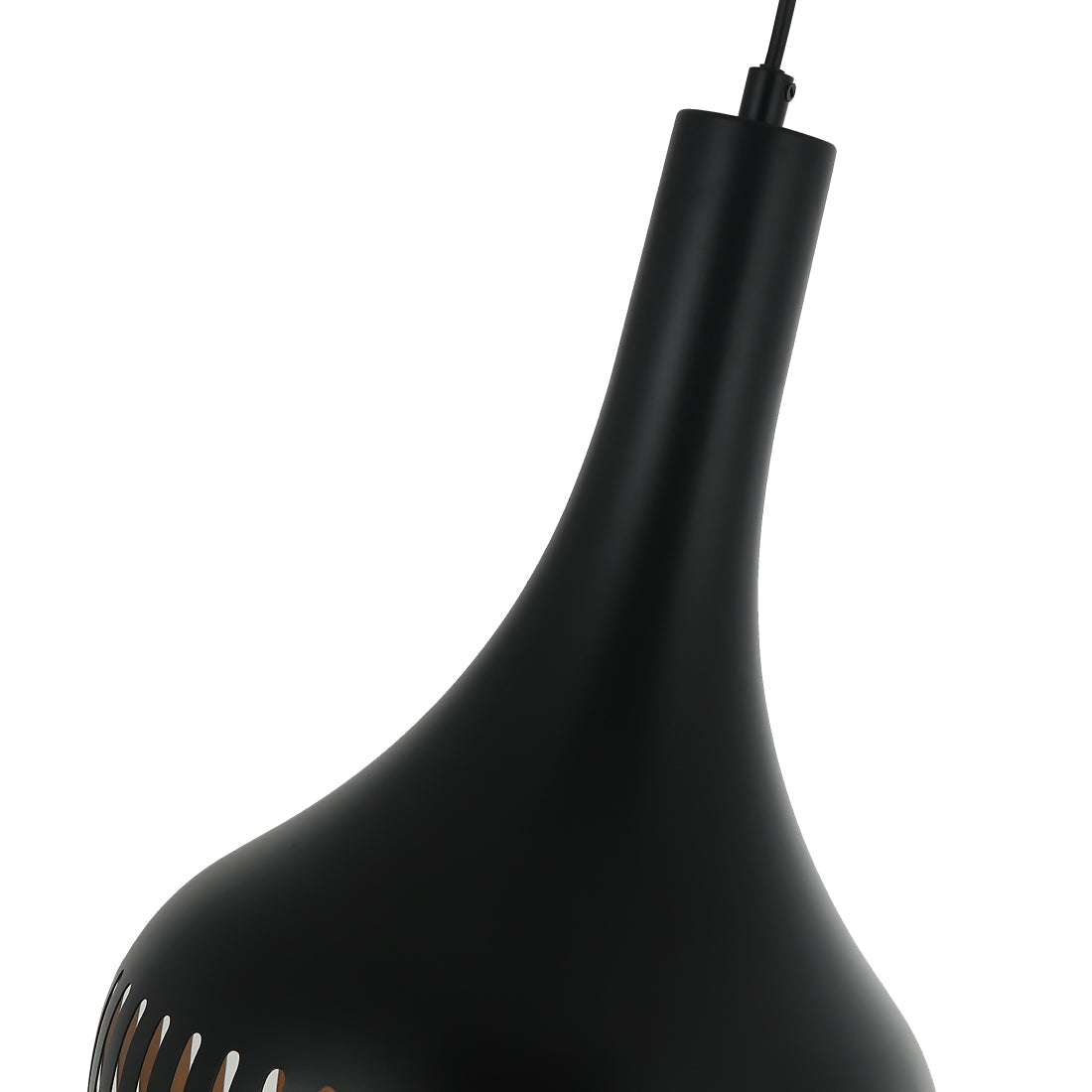 De Various Canna hanglamp in zwart heeft een Ø25 cm kap. Een moderne, stijlvolle hanglamp die een eigentijdse uitstraling biedt voor elk interieur.