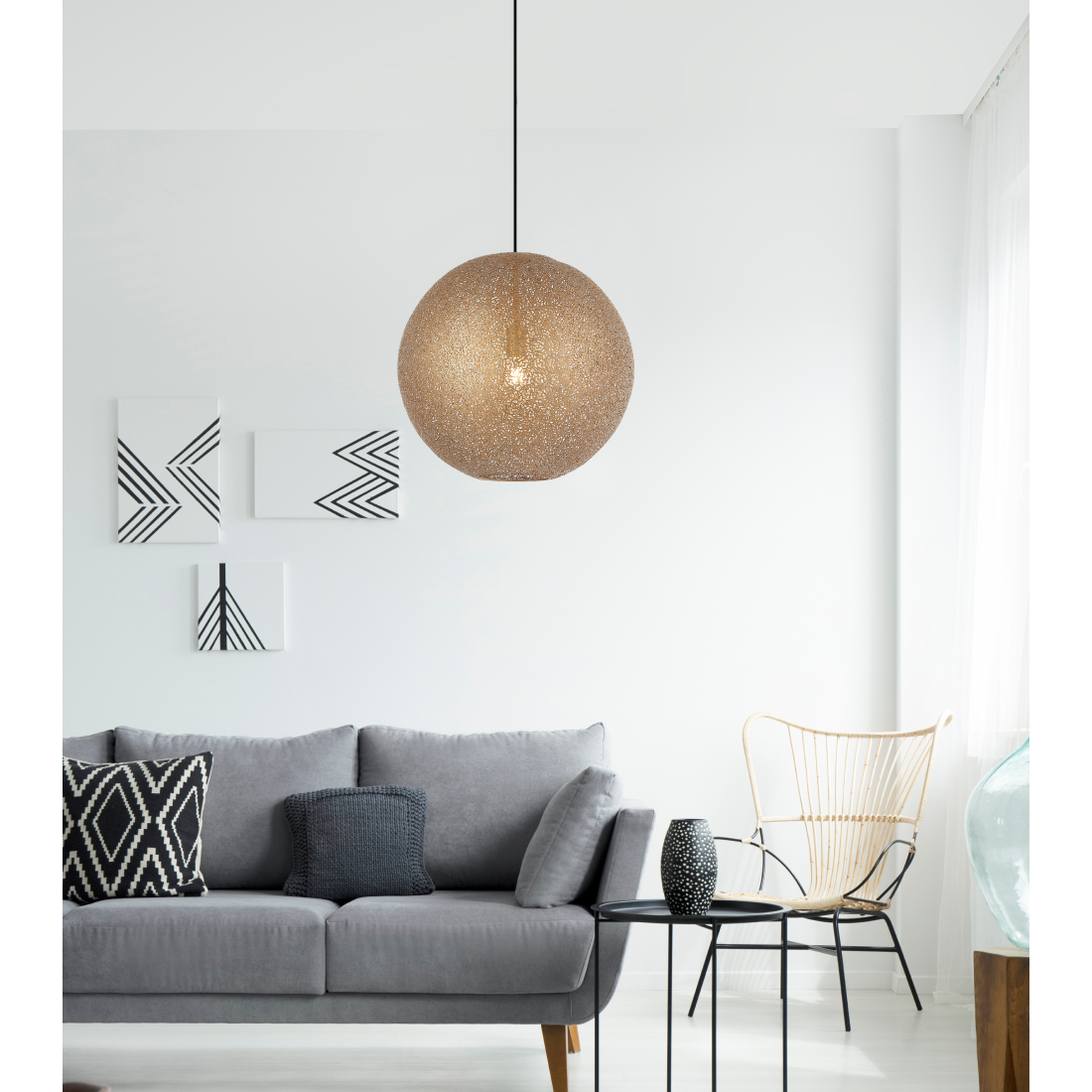 De Various Oro hanglamp in goud heeft een Ø40 cm kap. Een moderne, stijlvolle hanglamp die een eigentijdse uitstraling biedt voor elk interieur.