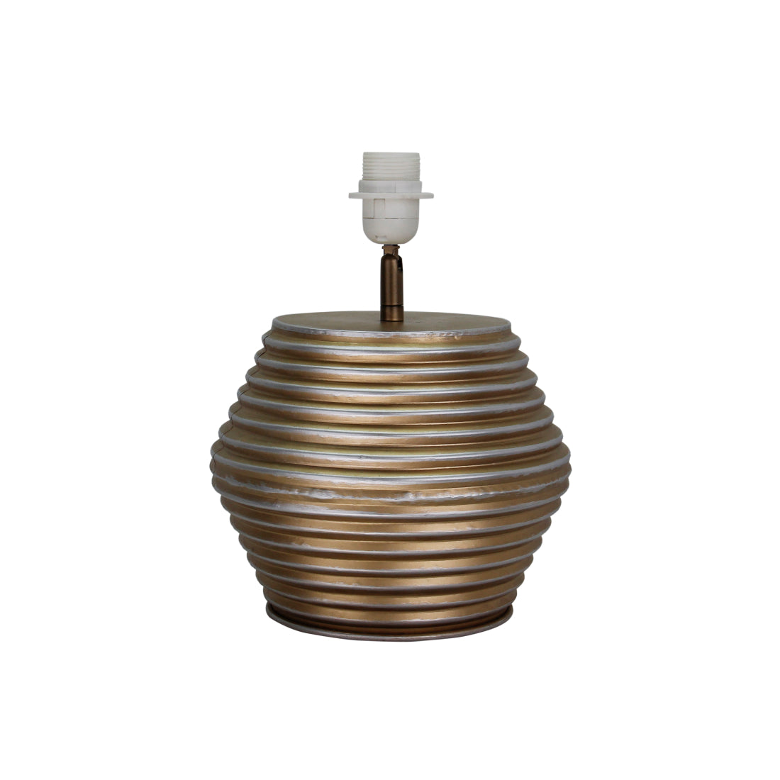De Various Tin tafellamp in goud heeft een Ø28 cm kap. Een moderne, stijlvolle tafellamp die een eigentijdse uitstraling biedt voor elk interieur.