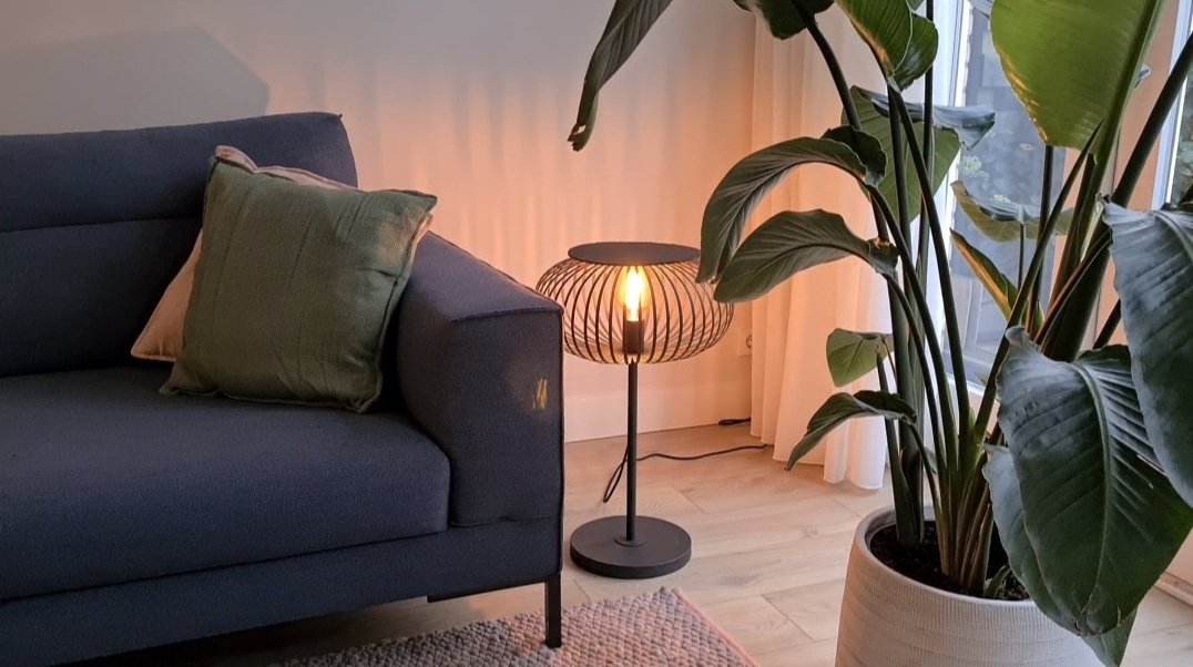 Vloerlamp Chericoni Curvato, zwart, Ø40 cm, verstelbare hoogte van 59 tot 143 cm. Modern design voor sfeervolle verlichting.