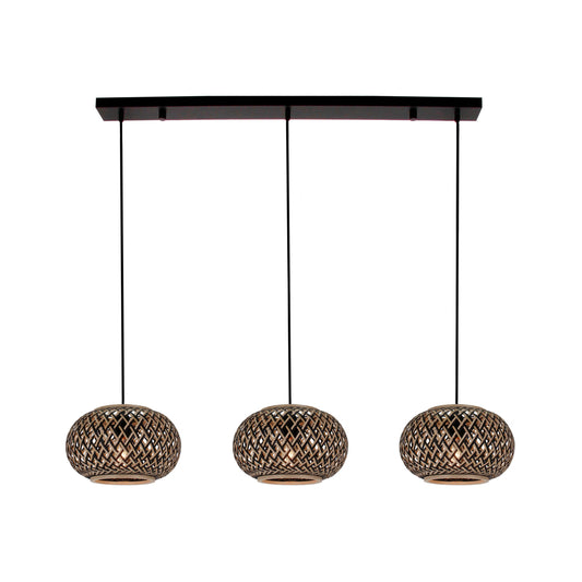 Various Weaving 3-lichts hanglamp met drie bamboe kapjes Ø28 cm in natuur en zwart, afgebeeld tegen een neutrale achtergrond.