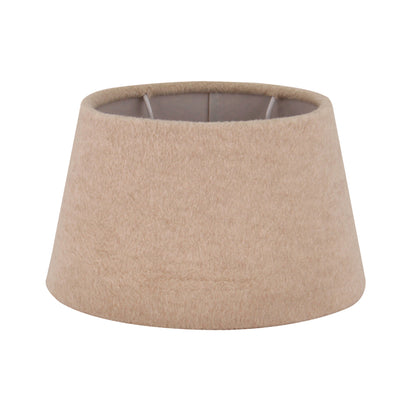 Ovale beige lampenkap van fijn geweven Wooly-stof.