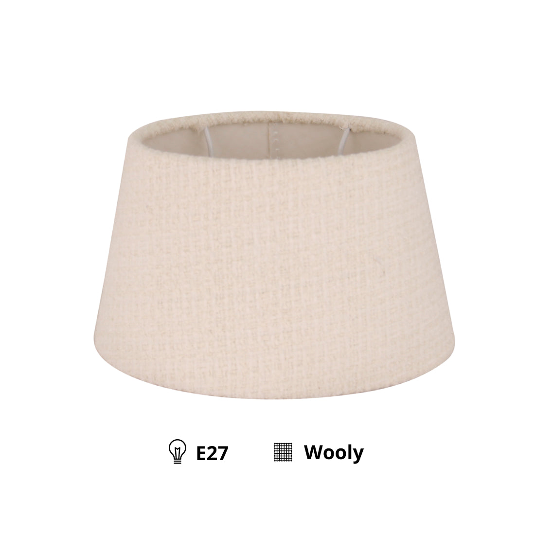 Beige ovale lampenkap tegen een lichte achtergrond.