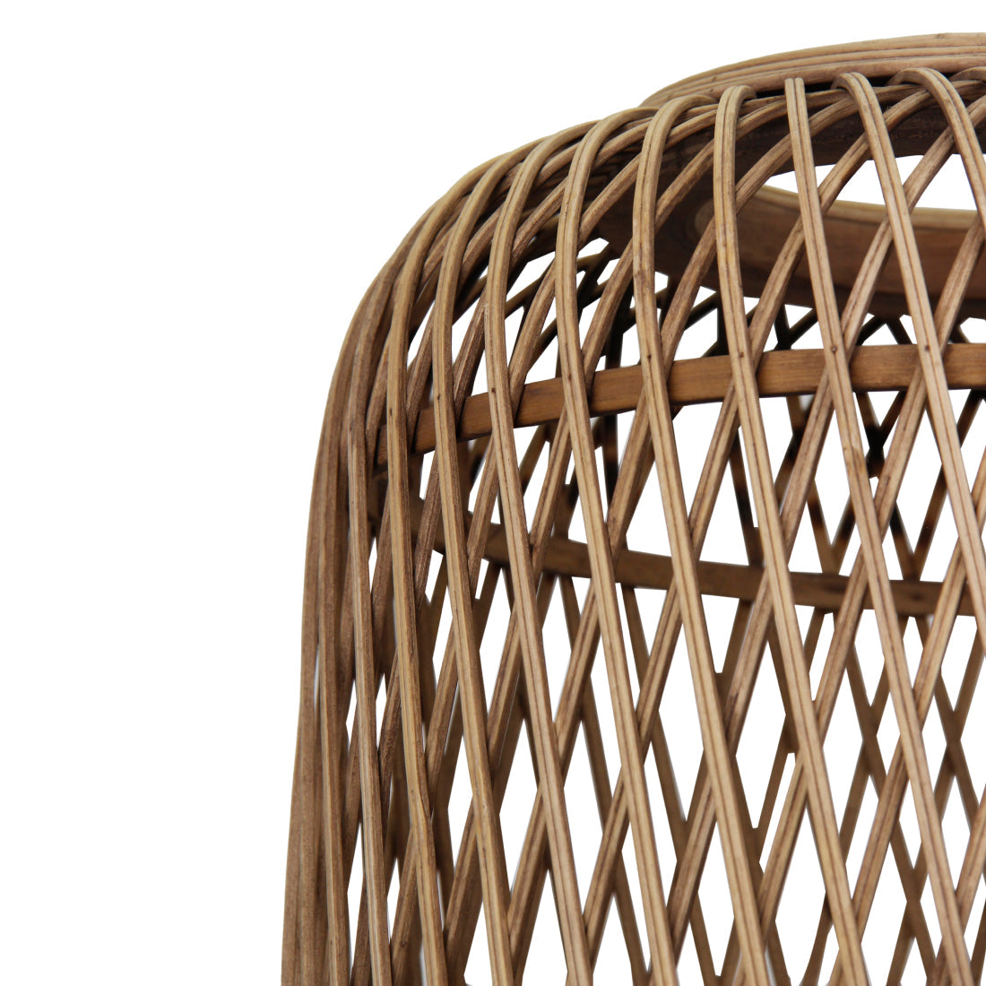 De Various Woven Cross Tafellamp (Ø32 cm) is een uniek en natuurlijk ontwerp van bamboe met FSC-keurmerk. Combineer met hanglampen en tafellampen uit dezelfde serie. Ontdek hem nu!