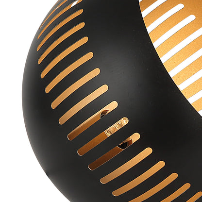 De Various Globe tafellamp in zwart heeft een Ø25 cm kap. Een moderne, stijlvolle tafellamp die een eigentijdse uitstraling biedt voor elk interieur.
