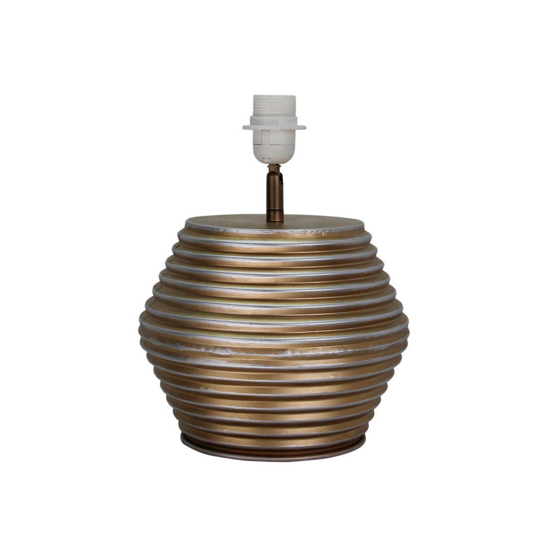 De Various Tin tafellamp in goud heeft een Ø30 cm kap. Een moderne, stijlvolle tafellamp die een eigentijdse uitstraling biedt voor elk interieur.