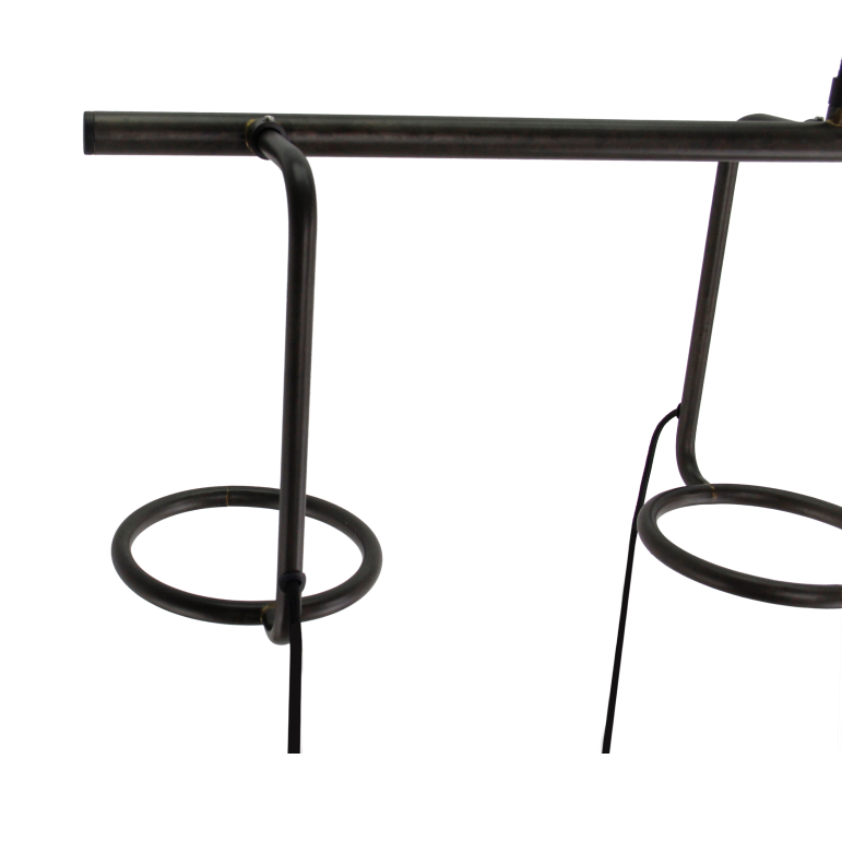 De Anello hanglamp in zwart heeft een stoer, industrieel ontwerp. Perfect voor een moderne uitstraling in elke ruimte.