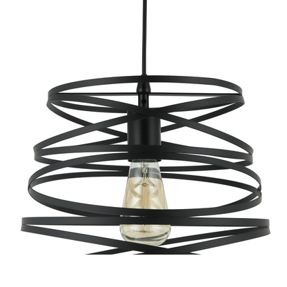 Een zwarte hanglamp van de Asti-collectie geeft je interieur een moderne uitstraling. Perfect voor boven de eettafel!