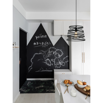 De zwarte Asti hanglamp heeft een modern design en valt op door zijn elegante afwerking. Perfect voor een eigentijdse ruimte.