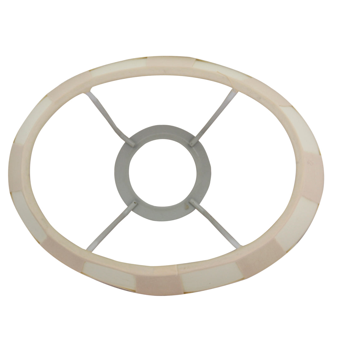 Detail van de ovale, crèmekleurige lampenkap uit de Balken-serie. Perfect voor een moderne uitstraling in je interieur.