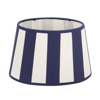 Deze crèmekleurige lampenkap voegt een warme, sfeervolle uitstraling toe aan je interieur. Perfect voor elke ruimte!