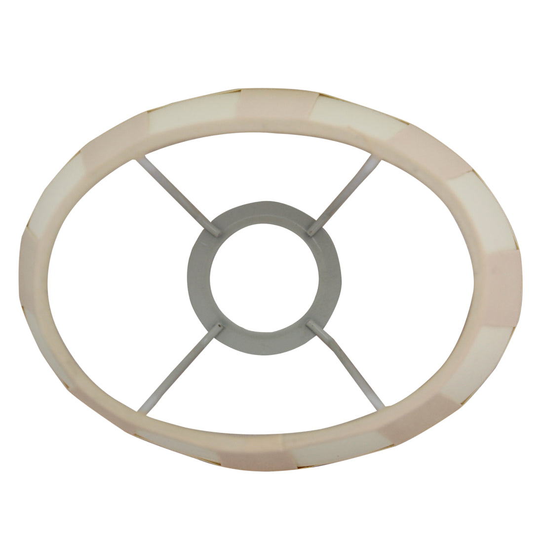 De crèmekleurige lampenkap Oval straalt warmte uit en past perfect boven een eettafel.