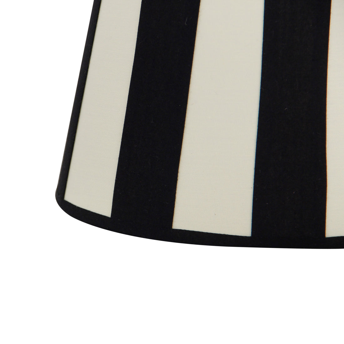 Detail van de crèmekleurige lampenkap Oval, perfect voor een warme sfeer in uw interieur. Ideaal voor elke ruimte.