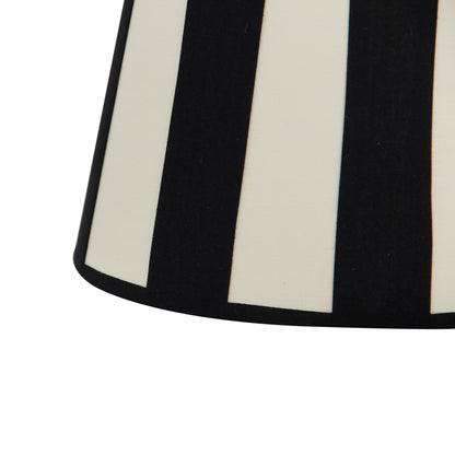 Detail van de crèmekleurige lampenkap Oval, perfect voor een warme sfeer in uw interieur. Ideaal voor elke ruimte.