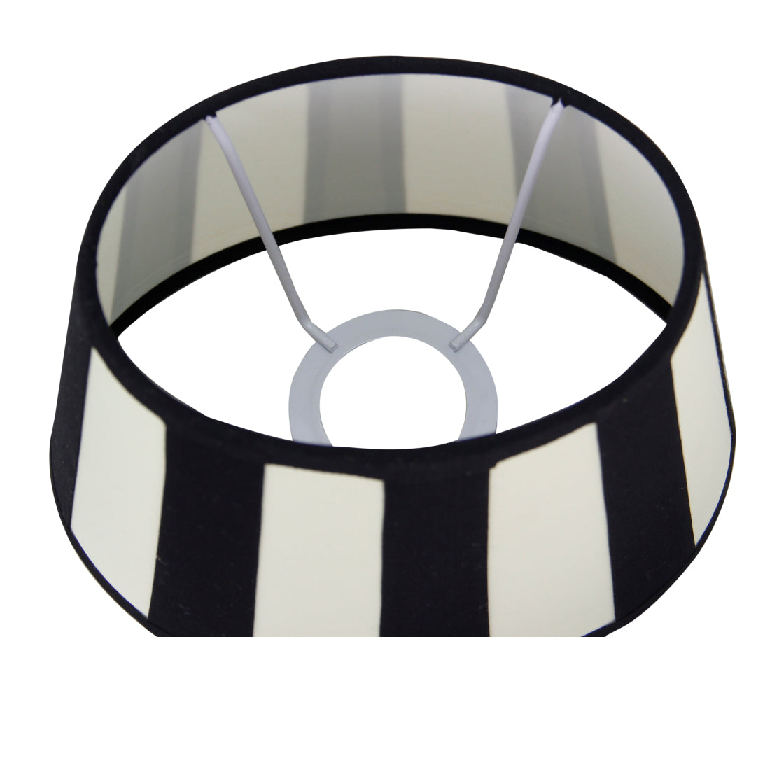 Creme lampenkap Oval van Various met een elegant ontwerp. Perfect voor het creëren van een warme, sfeervolle ambiance.