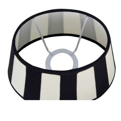 Creme lampenkap Oval van Various met een elegant ontwerp. Perfect voor het creëren van een warme, sfeervolle ambiance.
