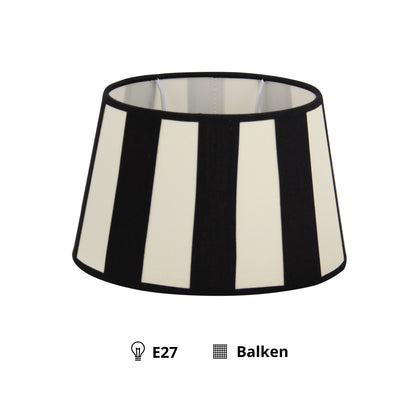 Deze crèmekleurige lampenkap heeft een elegante ovalen vorm. Perfect voor een warme en sfeervolle inrichting.