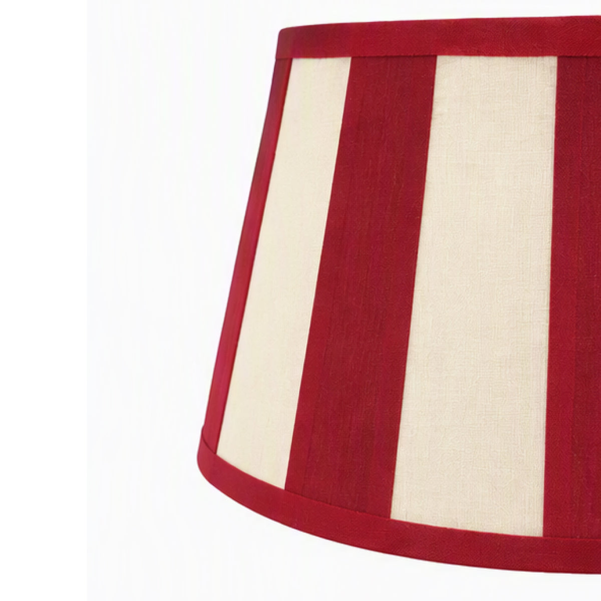 A classic cream and red lampshade that adds warmth and elegance to any interior. Perfect for creating a cozy ambiance.