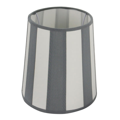Deze grijze lampenkap in ovale vorm voegt een moderne touch toe aan elke lamp. Perfect voor een stijlvolle uitstraling.