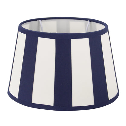 Deze ovale lampenkap in crème voegt een warme sfeer toe aan je interieur. Perfect voor een stijlvolle afwerking.