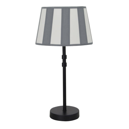 De grijze ovalen lampenkap uit de Balken serie voegt een tijdloze elegantie toe aan je interieur.