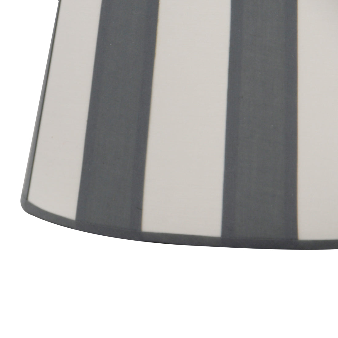 Detailfoto van de grijze lampenkap Oval, perfect voor een tijdloze uitstraling.