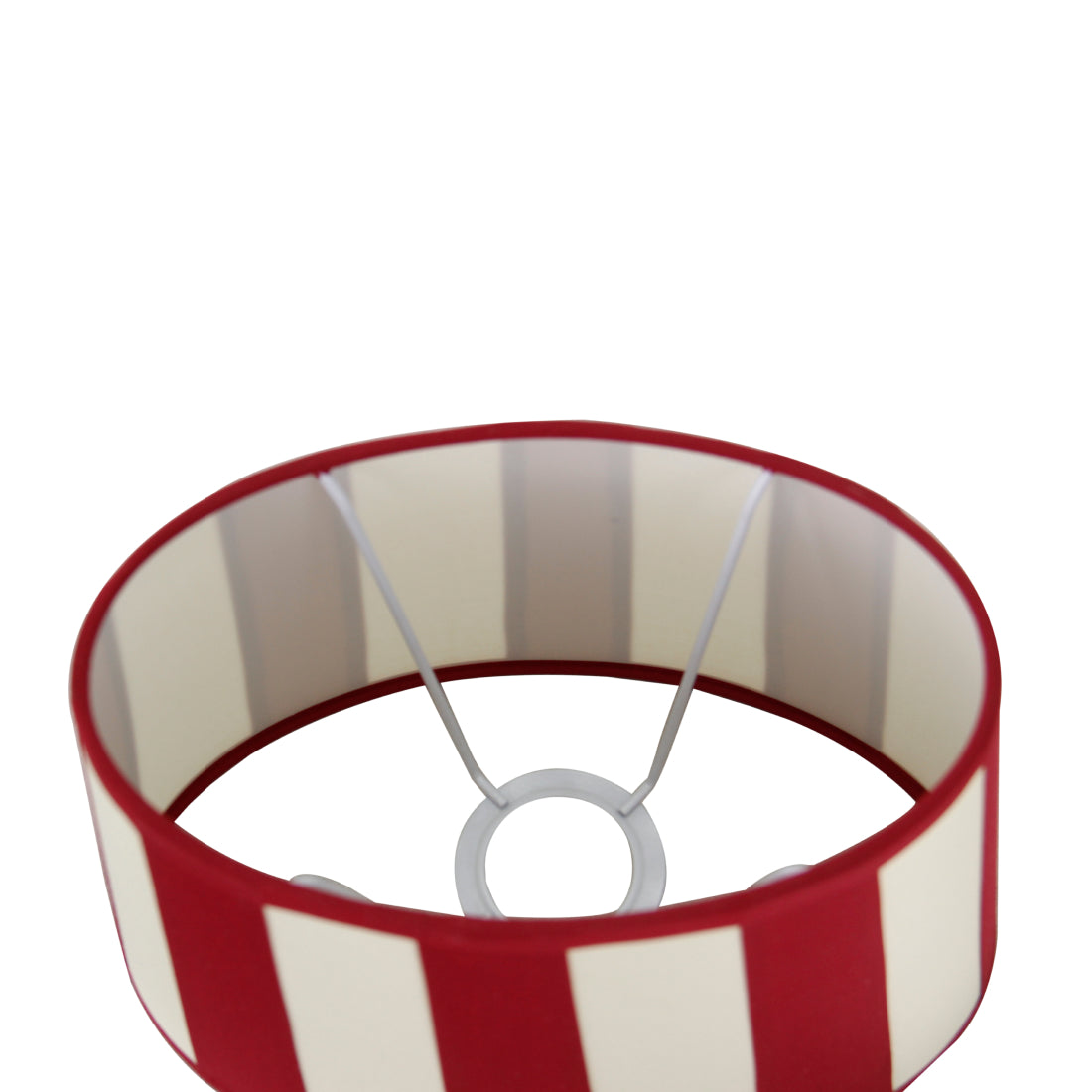 Deze details van de ovale lampenkap in rood geven een moderne twist aan je interieur. Perfect voor sfeervolle verlichting.