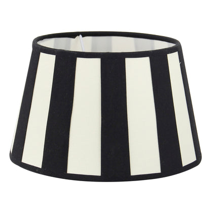 Elegante zwarte lampenkap in een drumvorm. Perfect voor een eigentijdse uitstraling in jouw interieur.