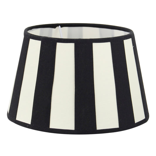 Elegante zwarte lampenkap in een drumvorm. Perfect voor een eigentijdse uitstraling in jouw interieur.