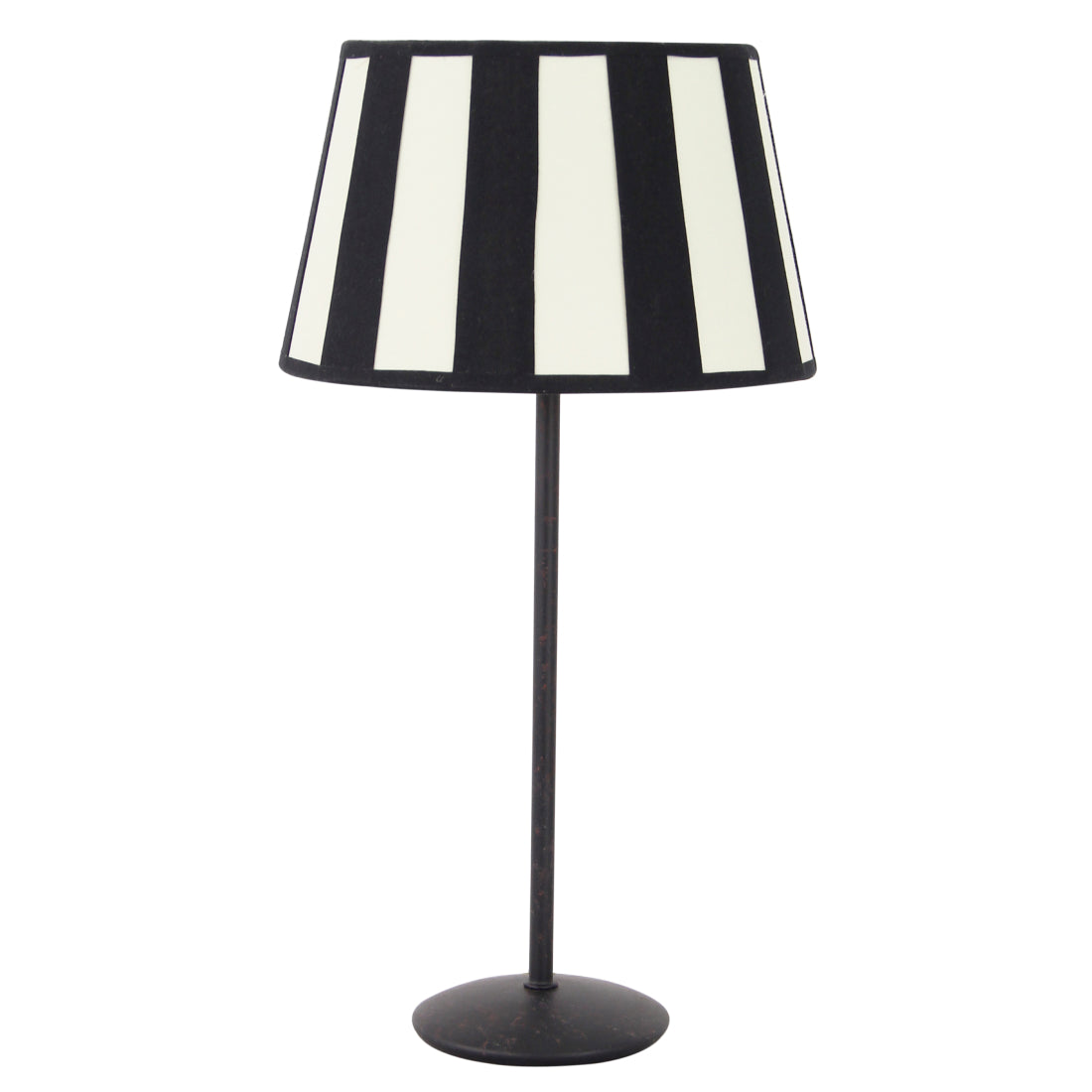 Een zwarte lampenkap in drievoudige vorm voor een moderne uitstraling. Perfect voor sfeervolle avonden in huis.