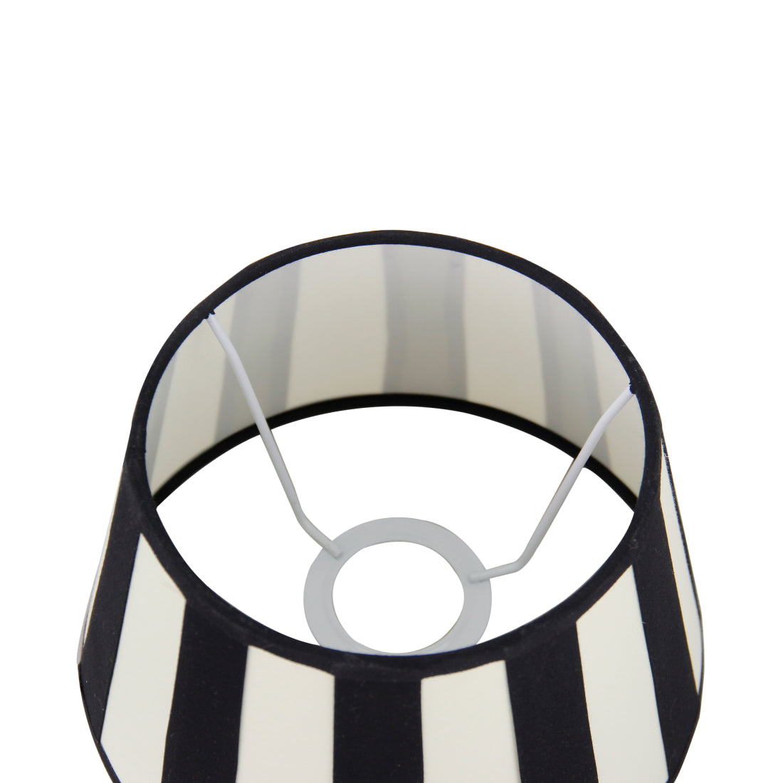 Detailweergave van de zwarte lampenkap Drum met een strakke afwerking. Ideaal voor een moderne en sfeervolle uitstraling.