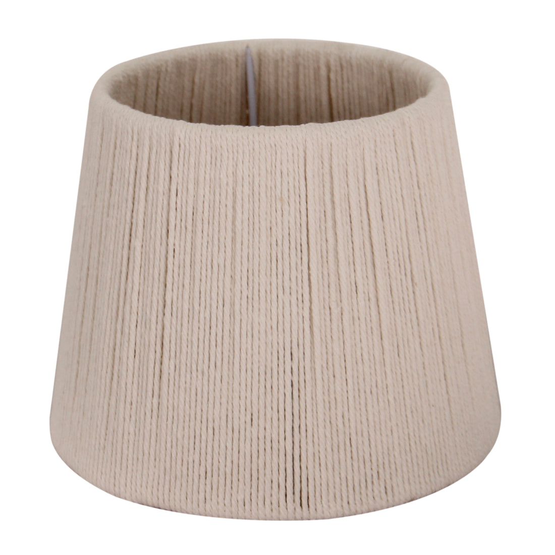 Transform your space with the beige Baumwolle lampshade. Its soft tones bring warmth and elegance to any room.
