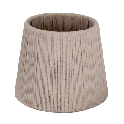 A close-up of the beige Baumwolle lampshade reveals its soft texture and natural elegance. Perfect for a cozy atmosphere.
