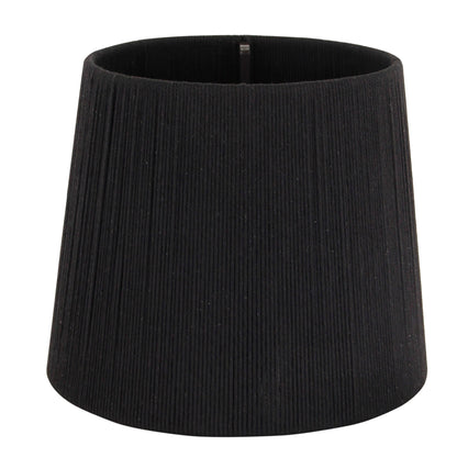 Moderne zwarte lampenkap Dach met een strakke vormgeving. Perfect voor een eigentijdse sfeer in je woonruimte.