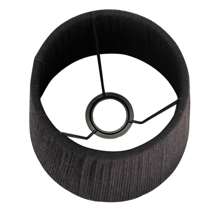 Deze zwarte lampenkap van Ø20 cm voegt een moderne toets toe aan uw interieur. Perfect voor sfeervolle verlichting.