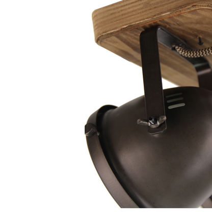 De zwarte Bella plafondlamp heeft een strak industrieel design. Perfect voor een moderne en stoere uitstraling in huis.