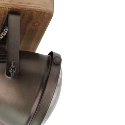 Detailweergave van de zwarte Bella plafondlamp met een industriële uitstraling. Perfect voor een moderne inrichting.