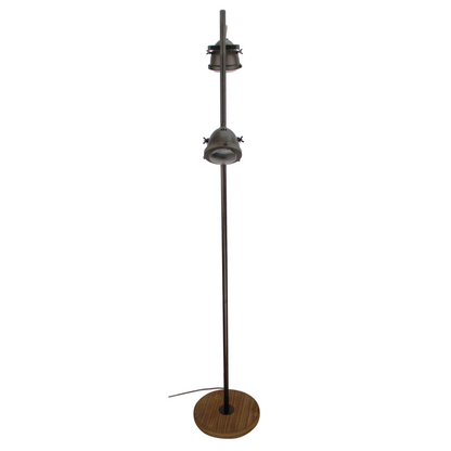 De zwarte Bella vloerlamp heeft een uniek industrieel ontwerp. Perfect om een moderne atmosfeer in je ruimte te creëren.