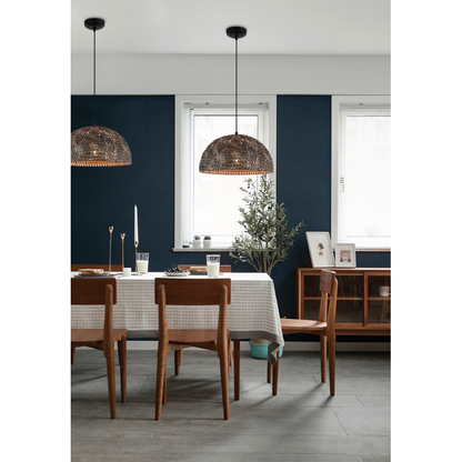 De moderne zwarte Bilancia hanglamp geeft een elegant accent aan je interieur. Perfect voor sfeervolle avonden met vrienden.