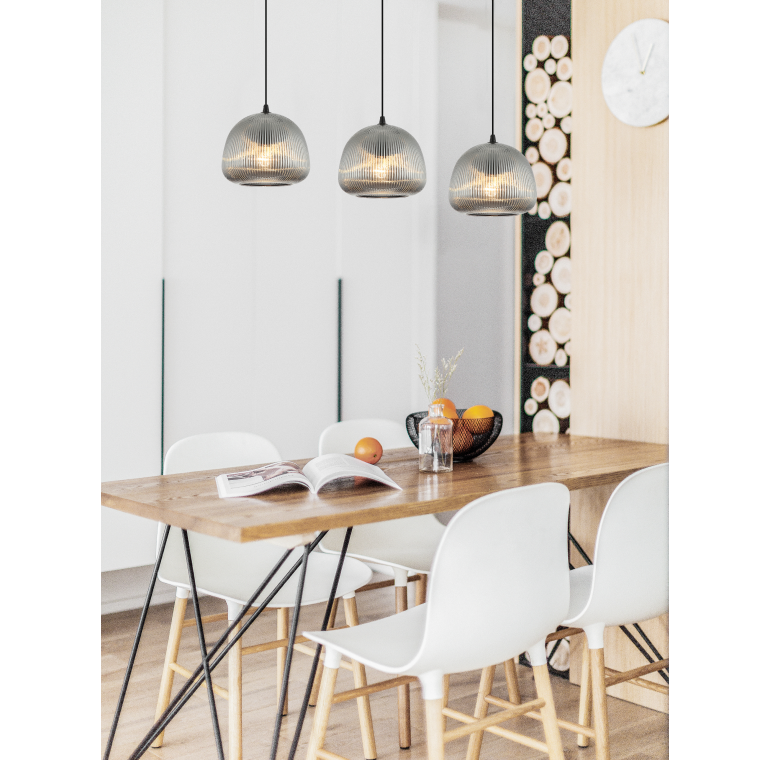 De zwarte Bra hanglamp heeft een verfijnd ontwerp en biedt een sfeervolle touch aan elke ruimte.