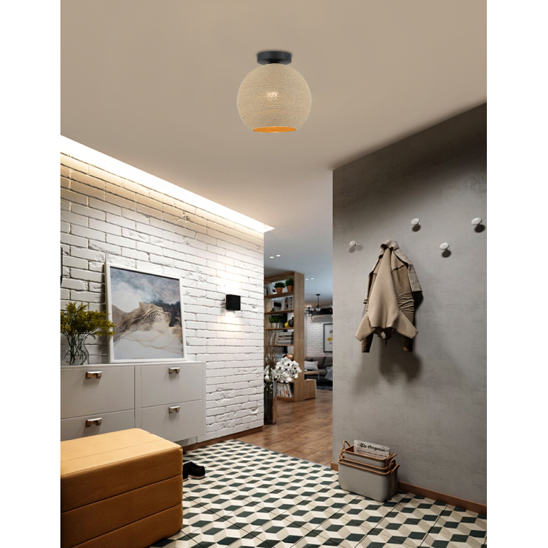 De bruin gekleurde plafondlamp Carpi geeft een warme, gezellige sfeer in elke ruimte. Perfect voor een stijlvol interieur.