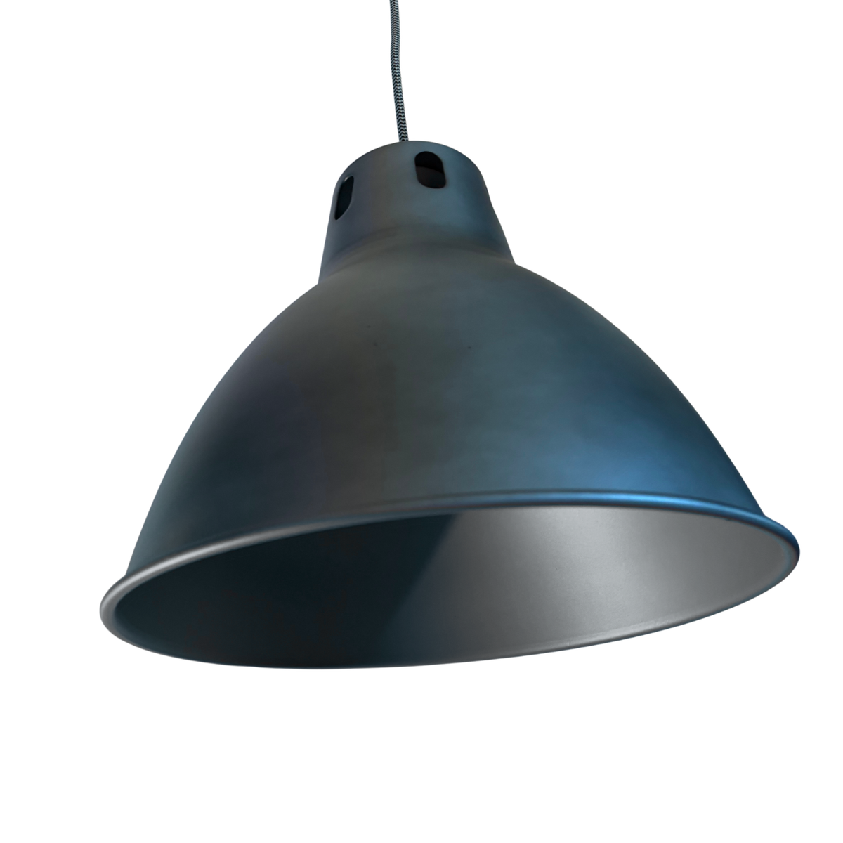 Detail van de Cucina hanglamp in Burned Steel. Deze moderne lamp voegt een industriële touch toe aan je keuken of eetruimte.