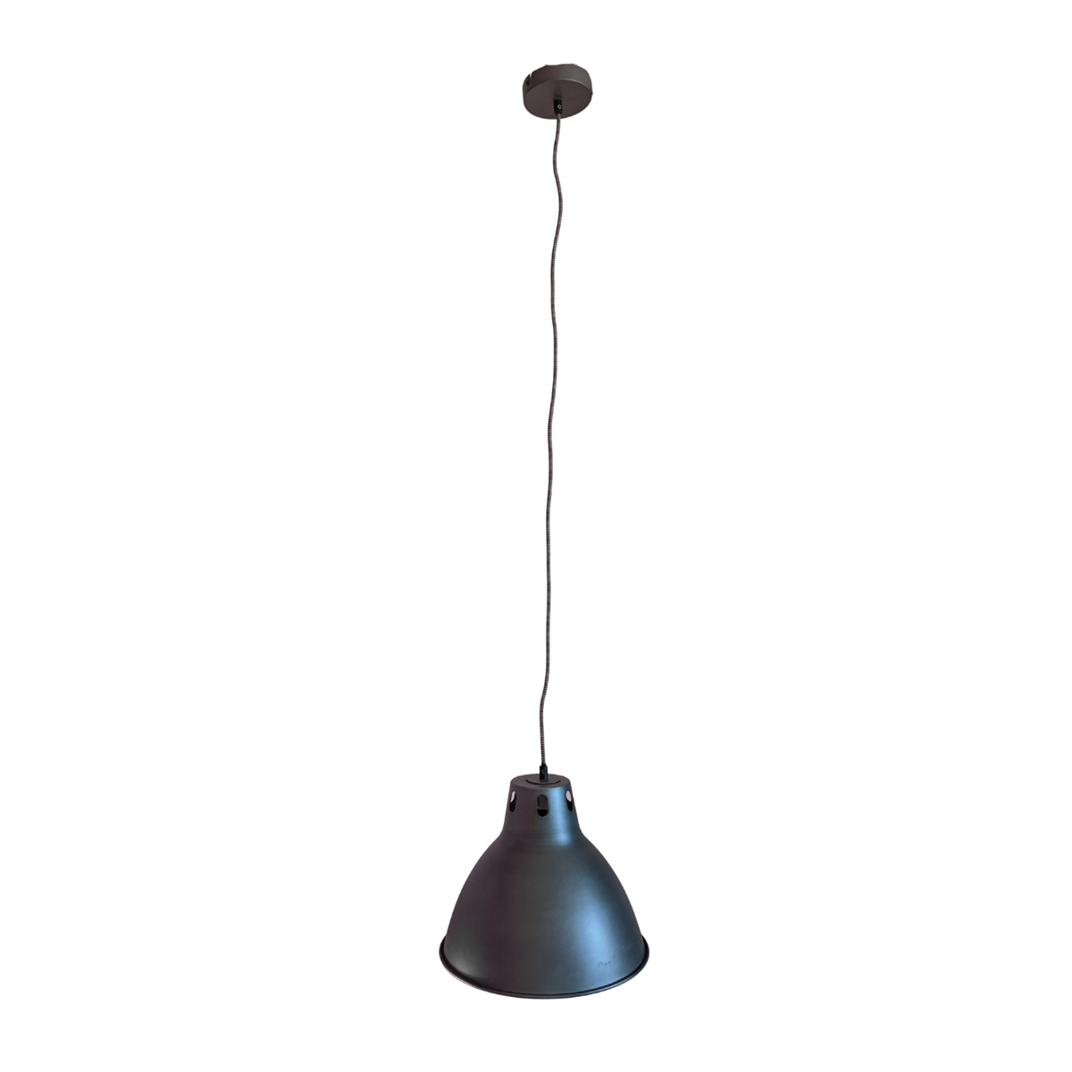 Deze moderne hanglamp in grijs voegt een industriële flair toe aan je keuken of eetruimte.