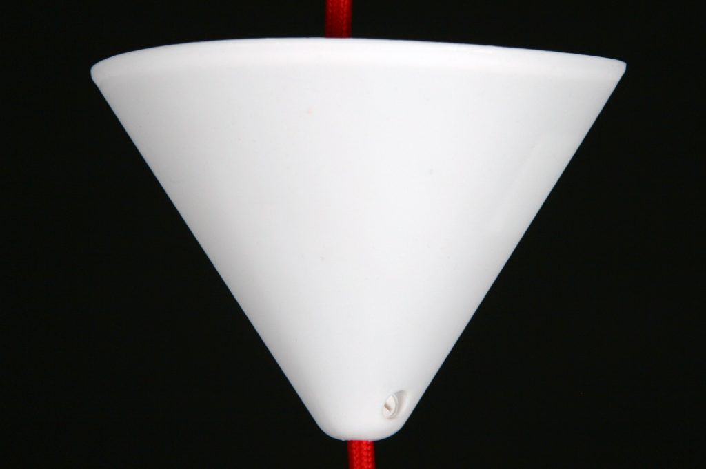 De witte Corda hanglamp heeft een modern ontwerp dat perfect past in hedendaagse interieurs.