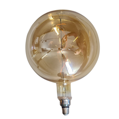 Transparante lichtbron uit de Anello-serie zorgt voor een warme gloed. Perfect voor sfeervolle verlichting in huis.