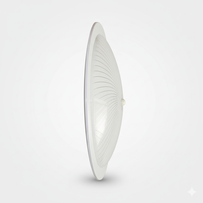 Detail van de witte Circo plafondlamp met industrieel ontwerp. Perfect voor een moderne touch in elke ruimte.