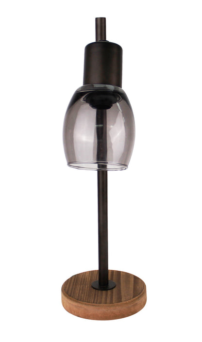Detail van de bronzen Sylvie tafellamp met industrieel design. Een perfecte aanvulling voor een stoere interieurstijl.