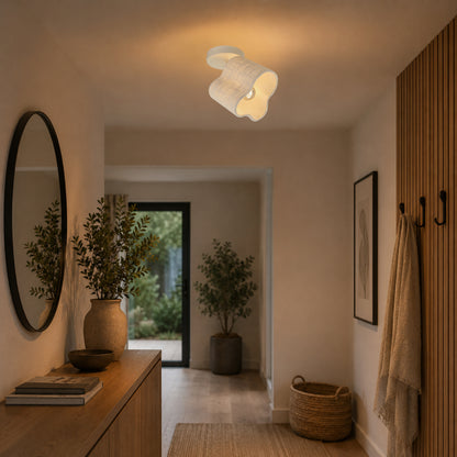 De crème Caspera plafondlamp brengt een warme, Japandi sfeer in elke ruimte. Geniet van de rustige uitstraling en elegantie.
